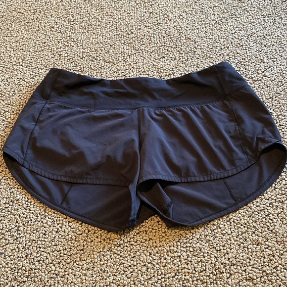 Lululemon Black Running Shorts Size 8 Regular in Like New Condition - Picture 1 of 8
